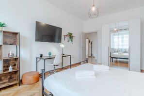 2 bedrooms, desk, iron/ironing board, WiFi