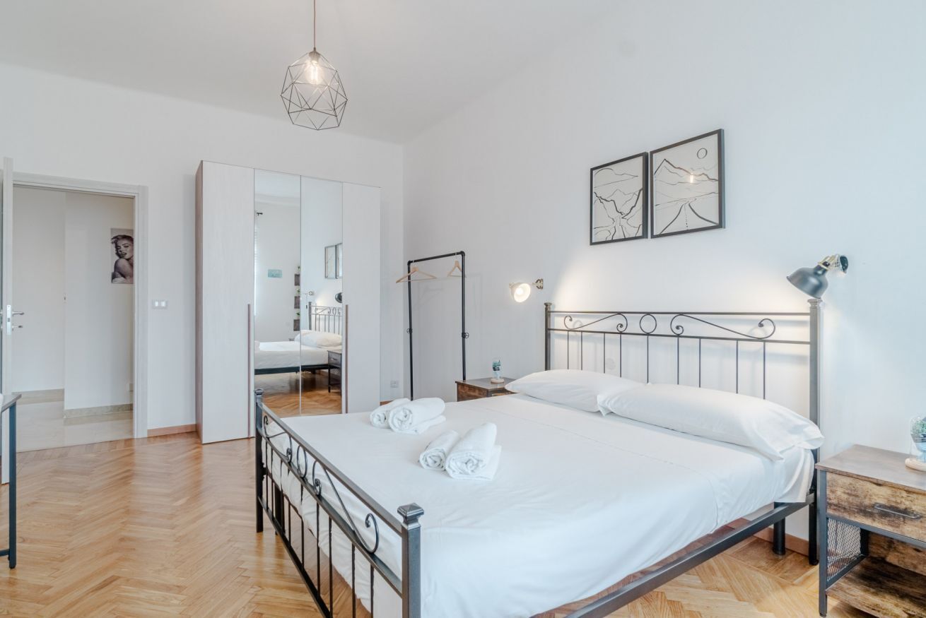 2 habitaciones, escritorio, tabla de planchar con plancha y wifi 
