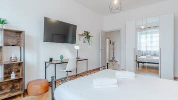 2 Schlafzimmer, Schreibtisch, BĂŒgeleisen/BĂŒgelbrett, WLAN