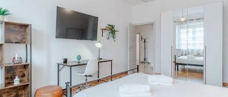 2 bedrooms, iron/ironing board, WiFi, bed sheets