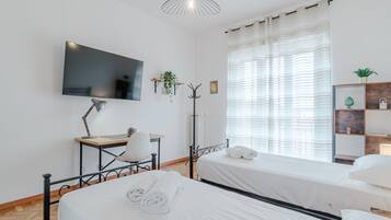 2 Schlafzimmer, Schreibtisch, Bügeleisen/Bügelbrett, WLAN