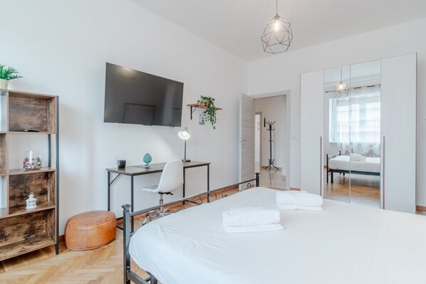 2 bedrooms, iron/ironing board, WiFi, bed sheets
