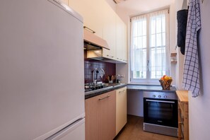 Kühlschrank, Ofen, Herdplatte, Geschirrspüler