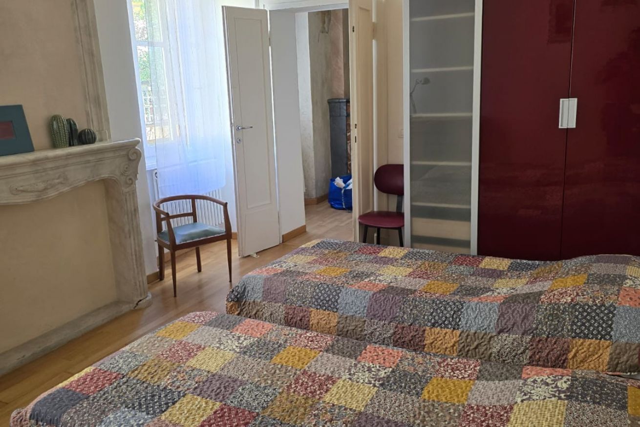 2 habitaciones, escritorio, tabla de planchar con plancha y wifi 