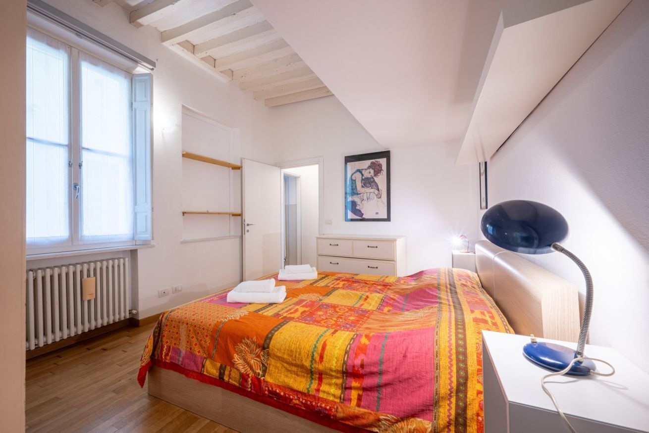 2 bedrooms, desk, iron/ironing board, WiFi