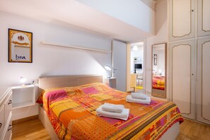 2 quartos, ferros/tábuas de passar roupa, Wi-Fi, roupa de cama