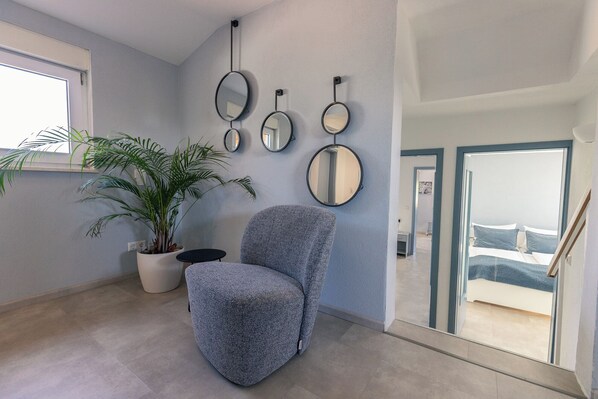 6 habitaciones, tabla de planchar con plancha, wifi y ropa de cama 
