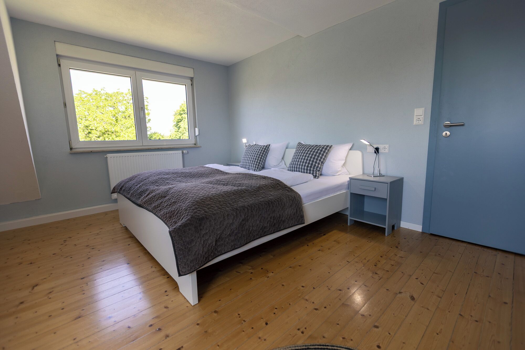 6 slaapkamers, een strijkplank/strijkijzer, wifi, beddengoed