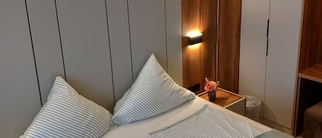 1 bedroom, internet, bed sheets, wheelchair access