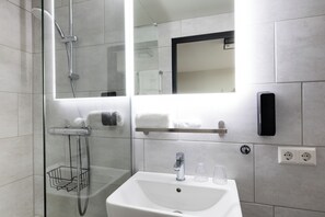 Standard Double Room | Bathroom - Boutique Hotel de Statie (Valkenswaard)