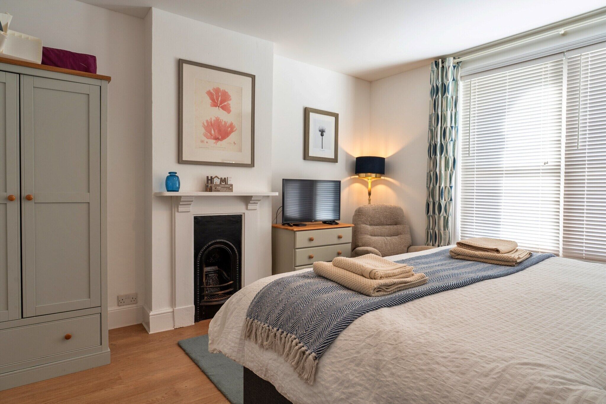 2 bedrooms, iron/ironing board, free WiFi