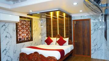 Deluxe Room | Soundproofing, WiFi (free), bed sheets