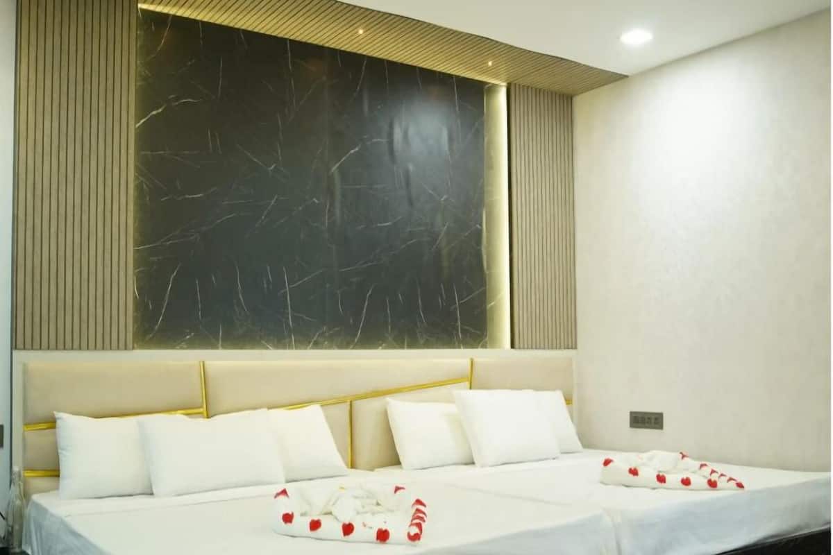 Classic Studio Suite | Free WiFi, bed sheets