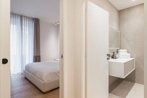 2 bedrooms, iron/ironing board, WiFi, bed sheets - GuestHost - Pannonia Colosseum (Rome)