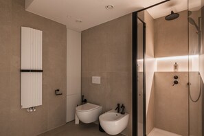 Shower, hair dryer, bidet, towels - GuestHost - Pannonia Colosseum (Rome)
