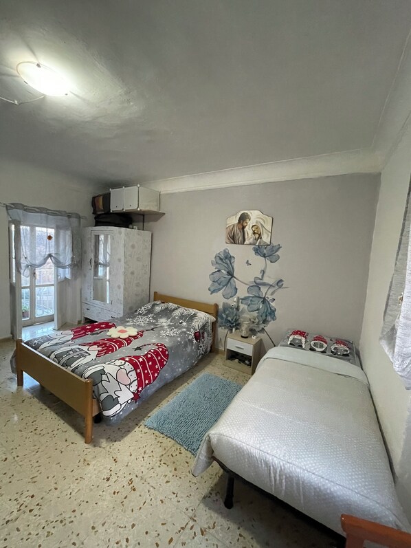 1 soverom, safe på rommet, wi-fi (inkludert) og sengetøy