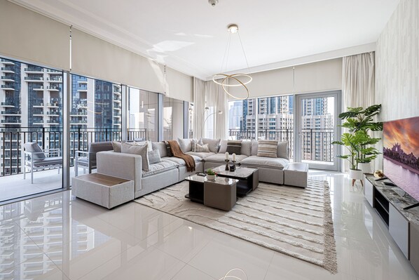 Living area - 3Br + Maid Close To Burj Khalifa Dubai Mall (Dubai)