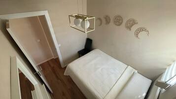 2 slaapkamers, een strijkplank/strijkijzer, wifi, beddengoed