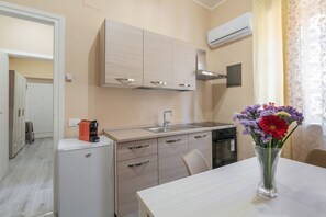 Microwave, oven, stovetop, coffee/tea maker