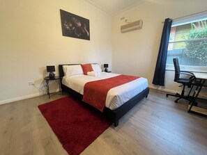 Iron/ironing board, free WiFi - Tasha's Duplex on Muller (Greenacres)