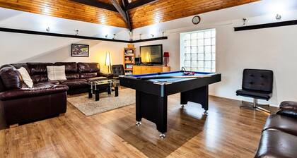 Bungalow in Mainsforth with Games Room