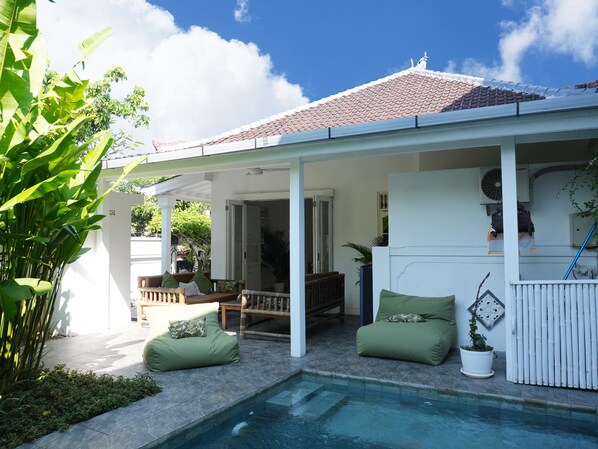 Outdoor pool - Villa The White House Seminyak (Legian)