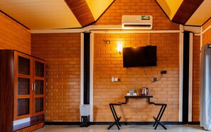 Habitació Deluxe | Sala d'estar | Televisor LED de 43 polzades amb canals per satèl·lit