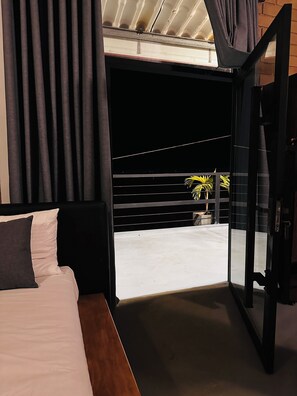 Desk, laptop workspace, free WiFi, bed sheets