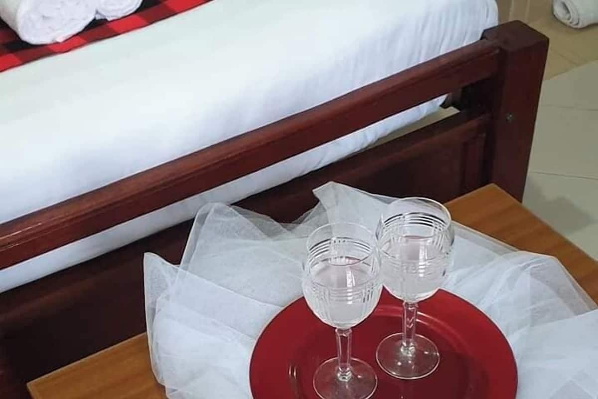 Deluxe Double Room, Garden View | WiFi (free), bed sheets
