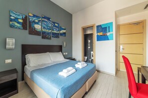Desk, laptop workspace, free WiFi - S. Marco Guesthouse (Rome)