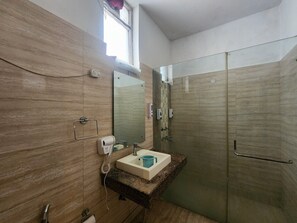 Familien-Vierbettzimmer | Badezimmer