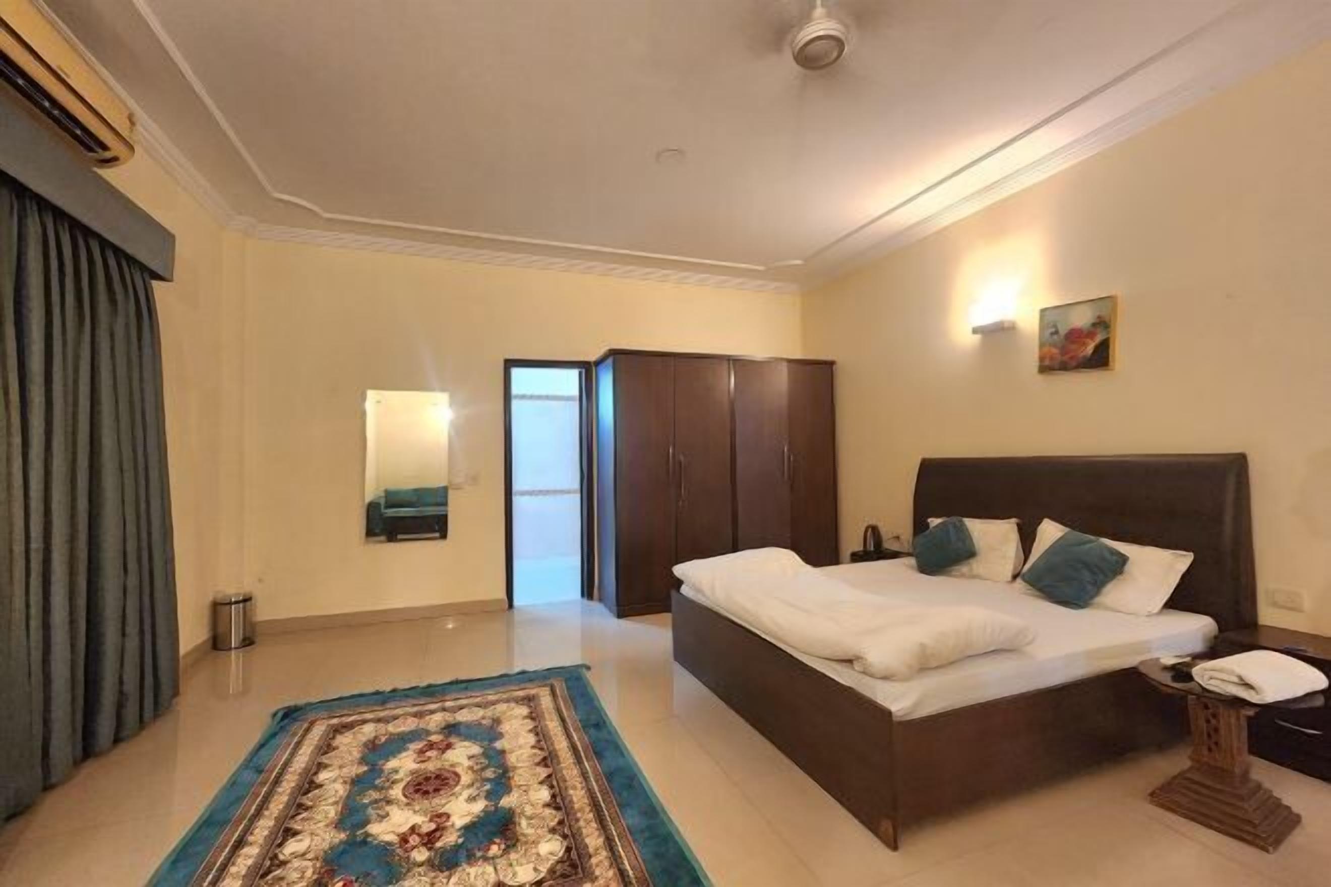 In-room safe, desk, laptop workspace, soundproofing