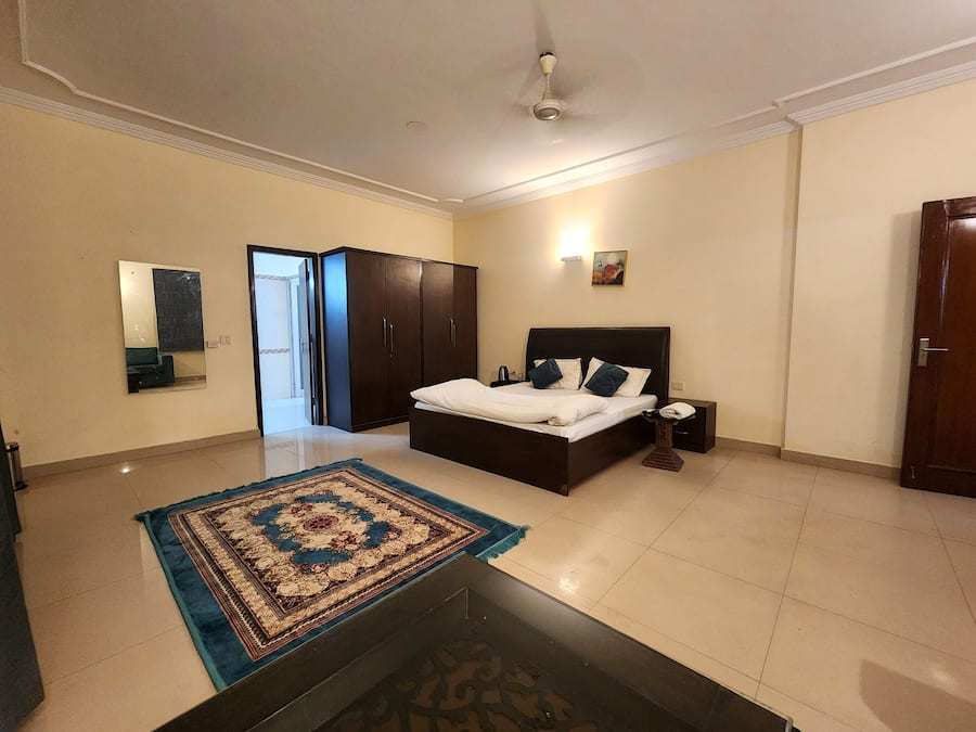 In-room safe, desk, laptop workspace, soundproofing