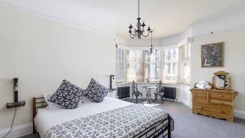 1 bedroom, iron/ironing board, free WiFi