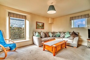 Smart TV, fireplace - Holiday Home in Ashbourne near Dovedale Trails (Ashbourne)