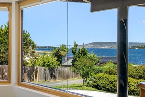 Interior - Stylish Studio w/ Stunning Views (Lindisfarne)