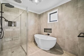 Hair dryer - Elegant Creekside Retreat (Sorell)