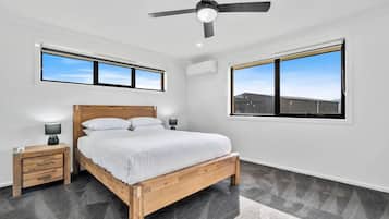 4 bedrooms, desk, iron/ironing board, WiFi