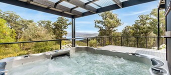 Secluded Huon Valley Lodge with Hot Tub & Cottage