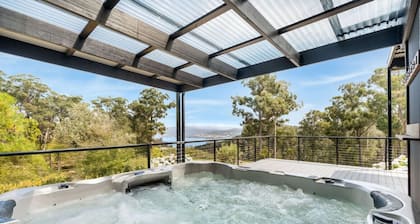 Secluded Huon Valley Lodge with Hot Tub & Cottage