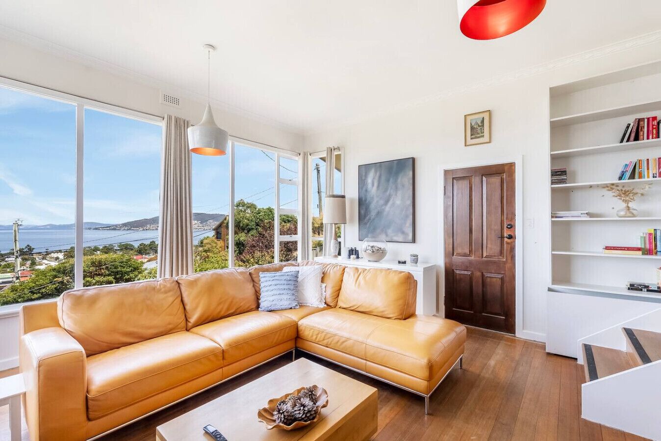 Televisie en een open haard