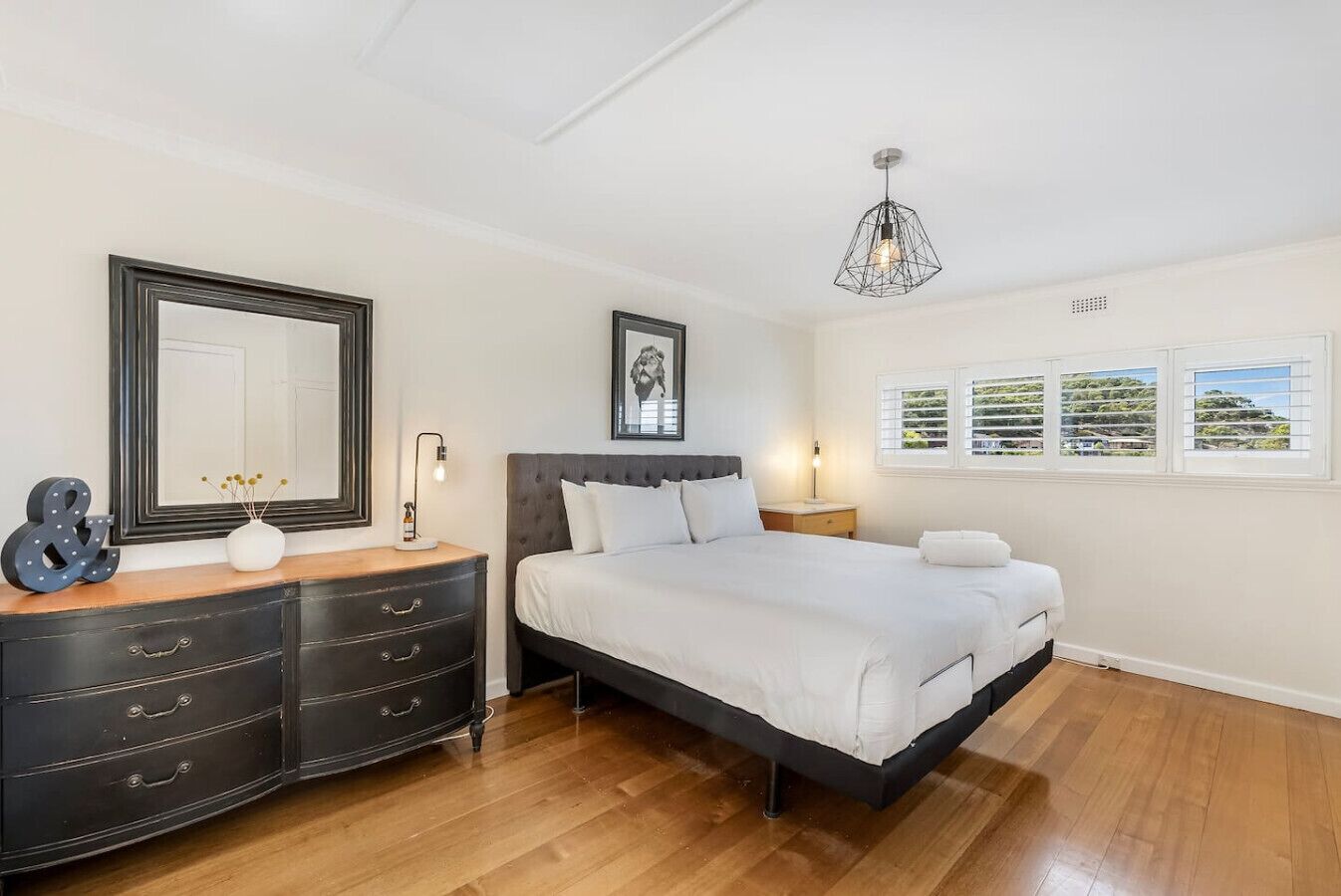 3 slaapkamers, een bureau, een strijkplank/strijkijzer, wifi