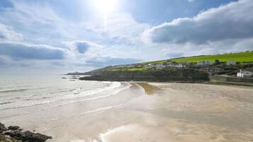 Una spiaggia nelle vicinanze
