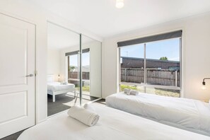 3 habitaciones, tabla de planchar con plancha, cuna de viaje y wifi