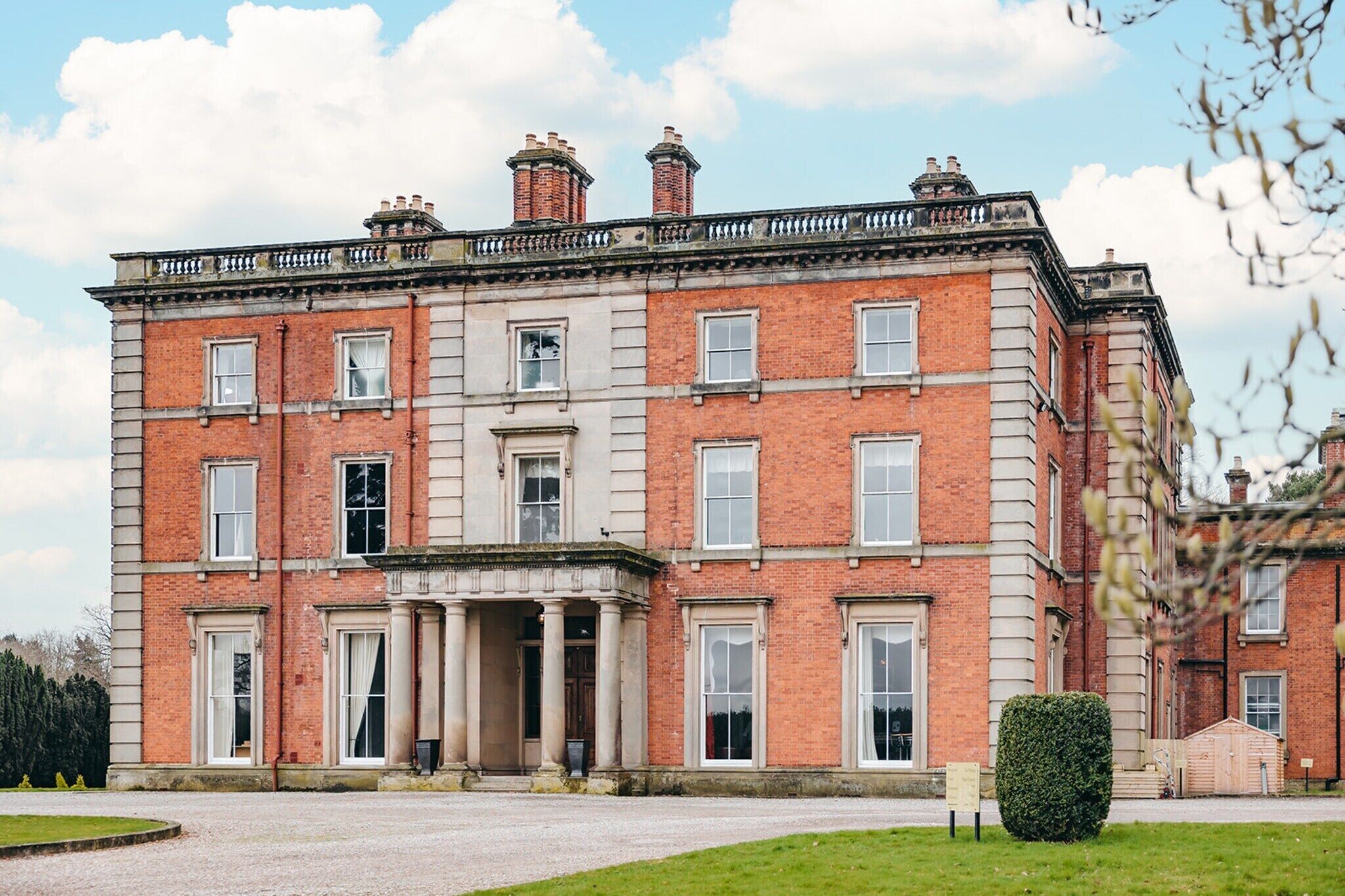 المنشأة من الخارج