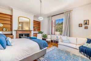 4 habitaciones, escritorio, tabla de planchar con plancha y wifi 
