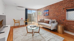 Unclassified image, 3 of 13, button - Studio Stay Walk to City & Food (West Hobart)