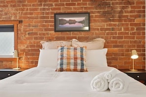 1 habitación, tabla de planchar con plancha, cuna de viaje y wifi