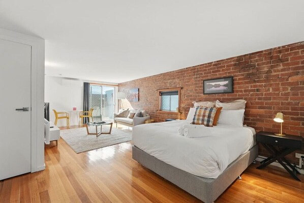 1 dormitorio, tabla de planchar con plancha, cuna de viaje y wifi