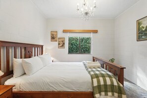 2 bedrooms, iron/ironing board, travel cot, WiFi